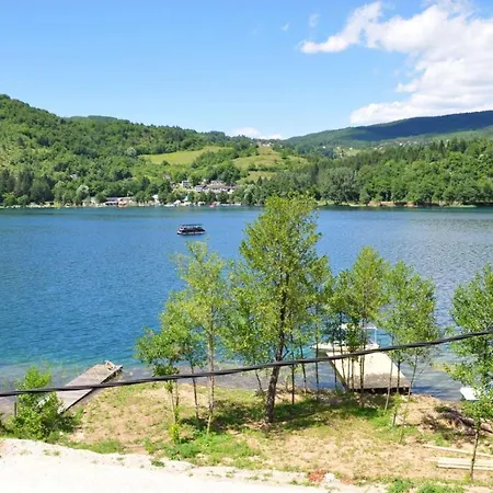 Pliva Lake 3 شقة