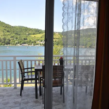 Pliva Lake 3 * يايتشه